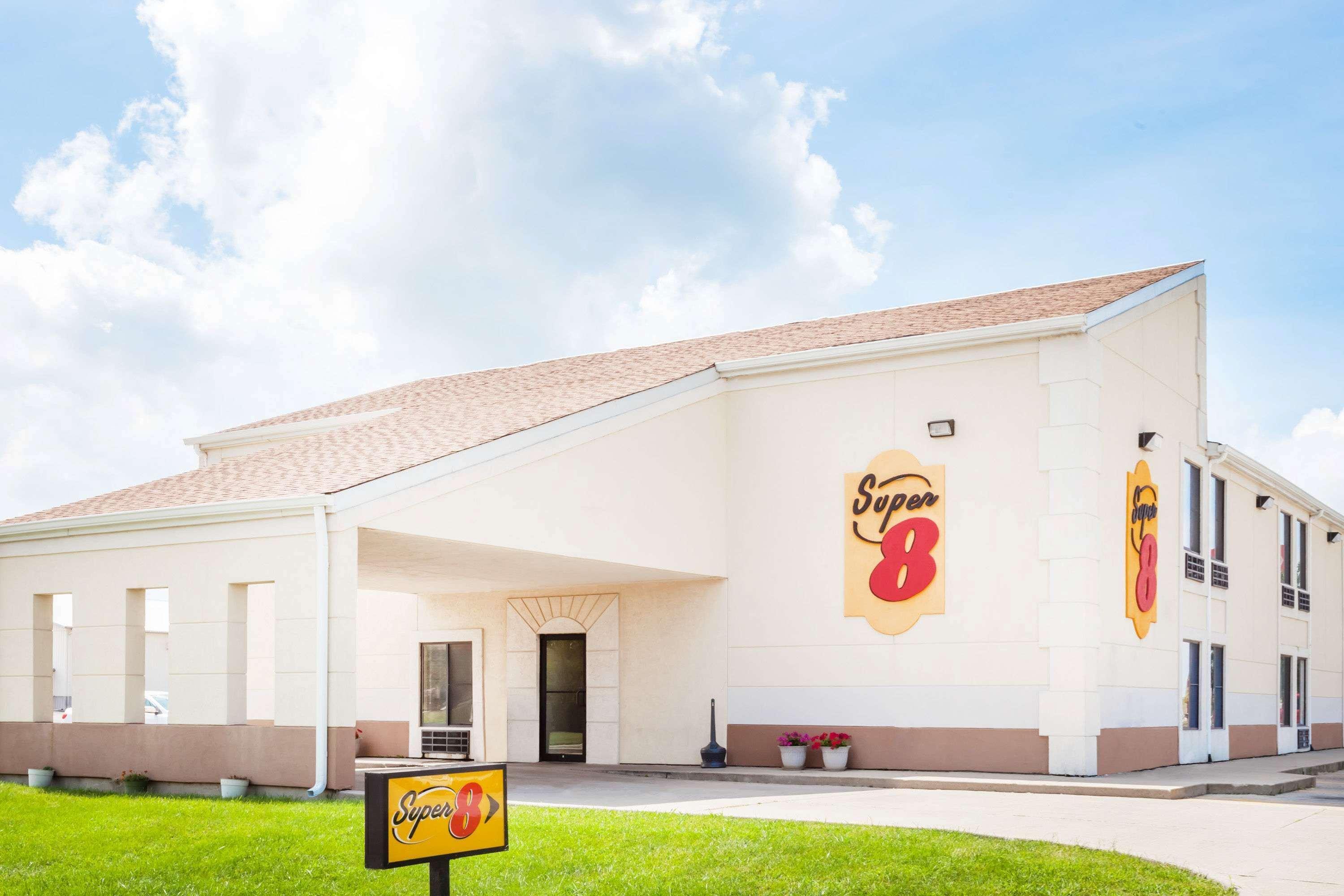 Super 8 By Wyndham Lincoln Hotel Buitenkant foto