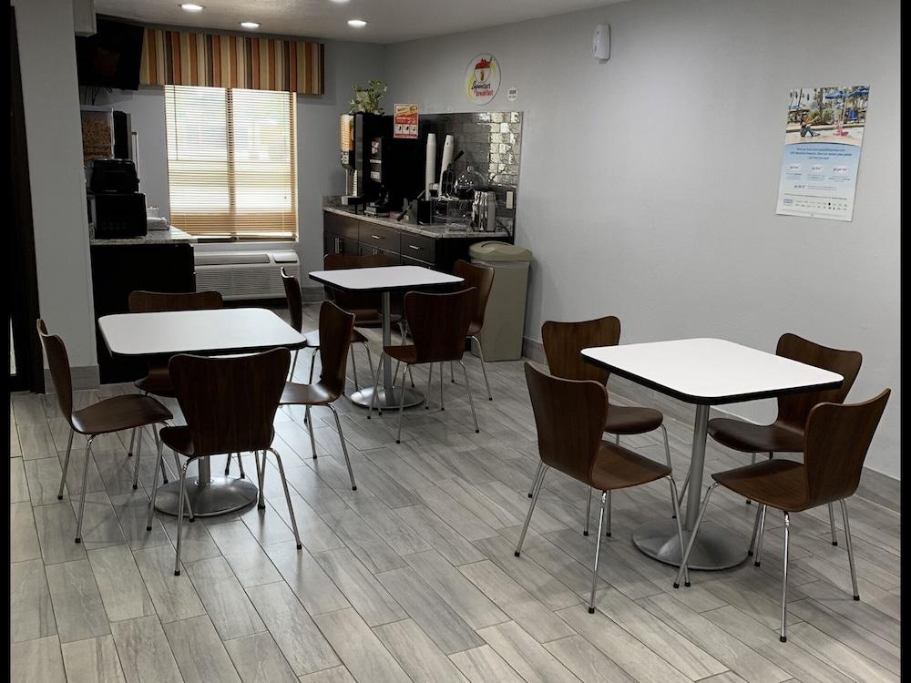 Super 8 By Wyndham Lincoln Hotel Buitenkant foto